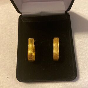 MCM 50-60s Crown Trifari earrings Timeless and Elegant gold tone textured